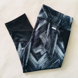 Danskin Now active capri leggings